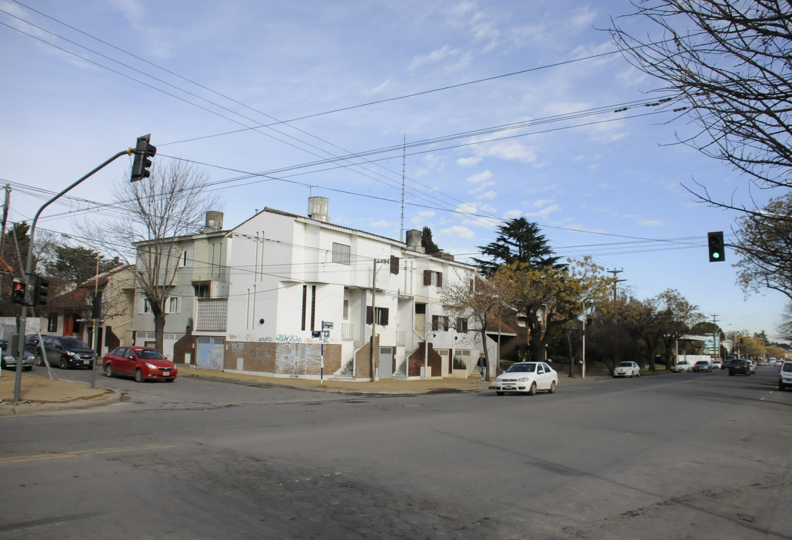 Colocan nuevos semáforos sobre la avenida Avellaneda