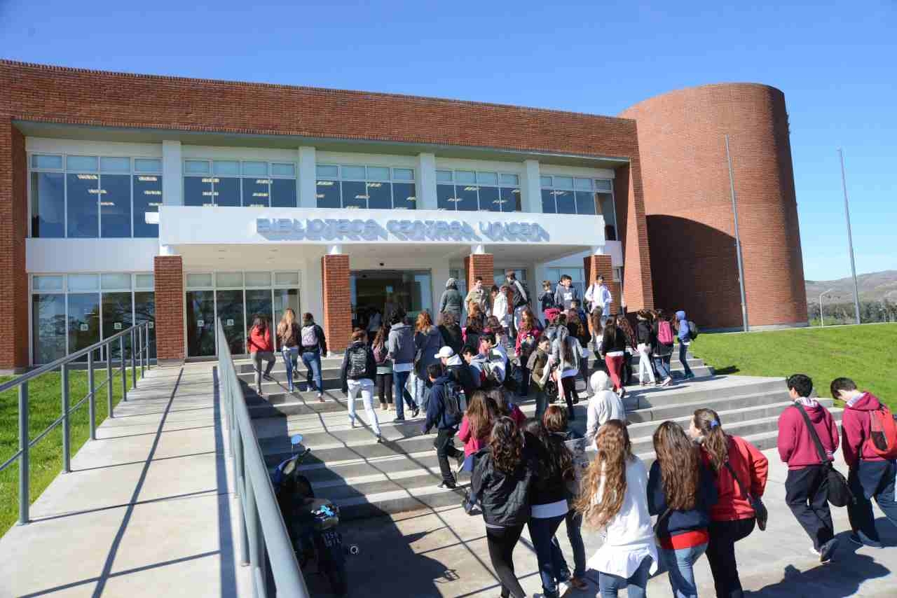 Estudiantes reclaman la instalación de un puesto de recarga SUMO en el Campus