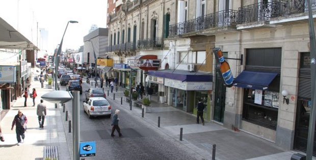 Las ventas en comercios minoristas bajaron un 9,8% en junio