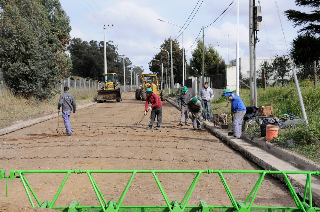 Firmaron la adjudicación para repavimentar y ensanchar la Avenida Pujol