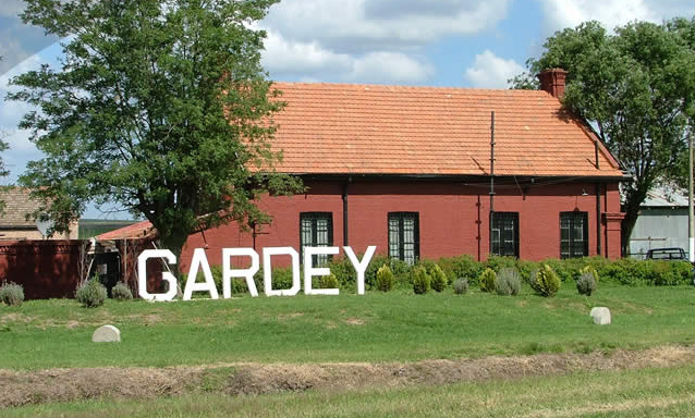Vecinos de Gardey siguen reclamando por la antena de celulares prometida por el municipio