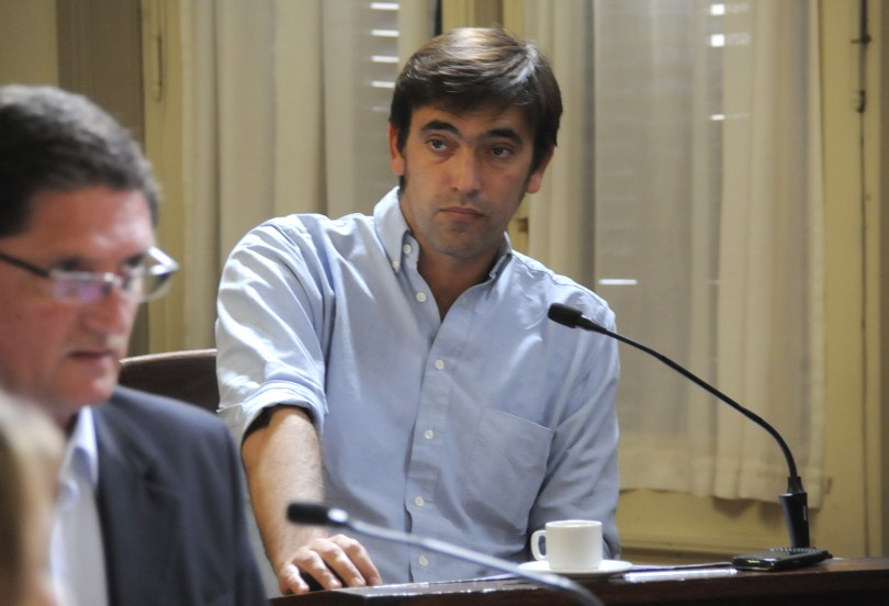 Iparraguirre: «¿Por qué Civale omitió decir que el contrato entre Municipio y Usicom fue modificado?