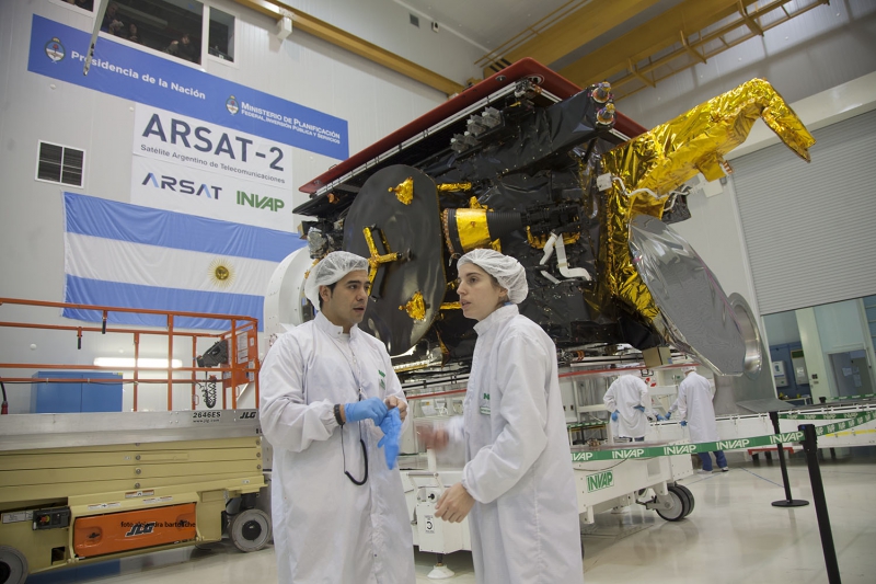 Autorizan a empresas satelitales extranjeras a competir de forma directa con el Arsat 1 y 2
