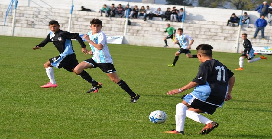 La selección de fútbol sub-15 ganó en Balcarce y es puntera de su zona en el Torneo Nacional