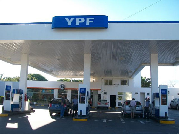 Dos aumentos en 10 días: YPF sube desde hoy un 3,5% sus naftas