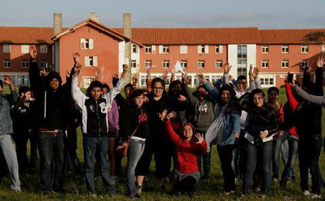 Más de 300 jóvenes tandilenses viajan a Chapadmalal al encuentro «Recordamos para el futuro»