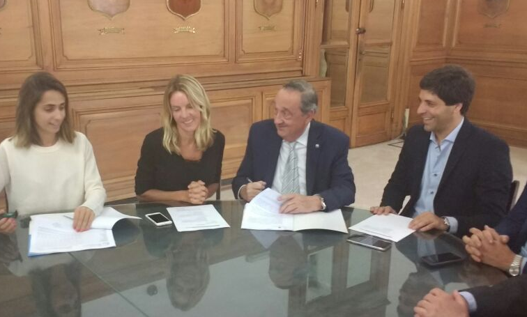 Lunghi firmó con Nación el convenio para la urbanización de La Movediza y El tropezón