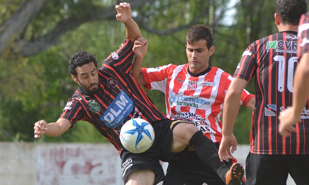 Escándalo en Ayacucho: Salvaje agresión a la terna arbitral en las semifinales del Federal B