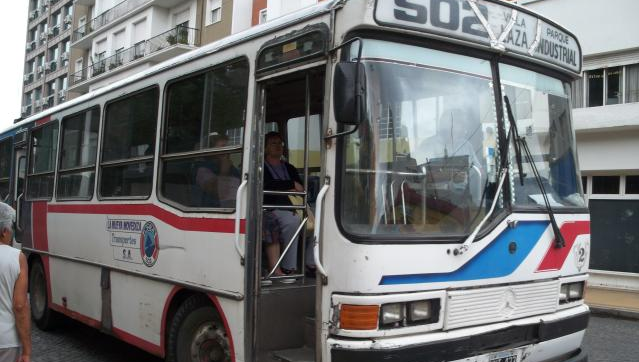 Habrá cambios de recorridos en el colectivo Azul y en el Blanco