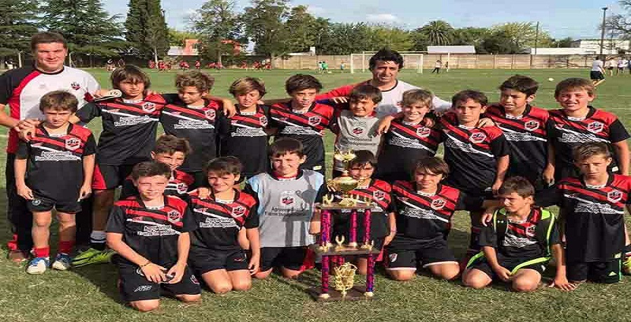 Los chicos y la pelota: una sana costumbre del Torneo Nacional de Fútbol Infantil