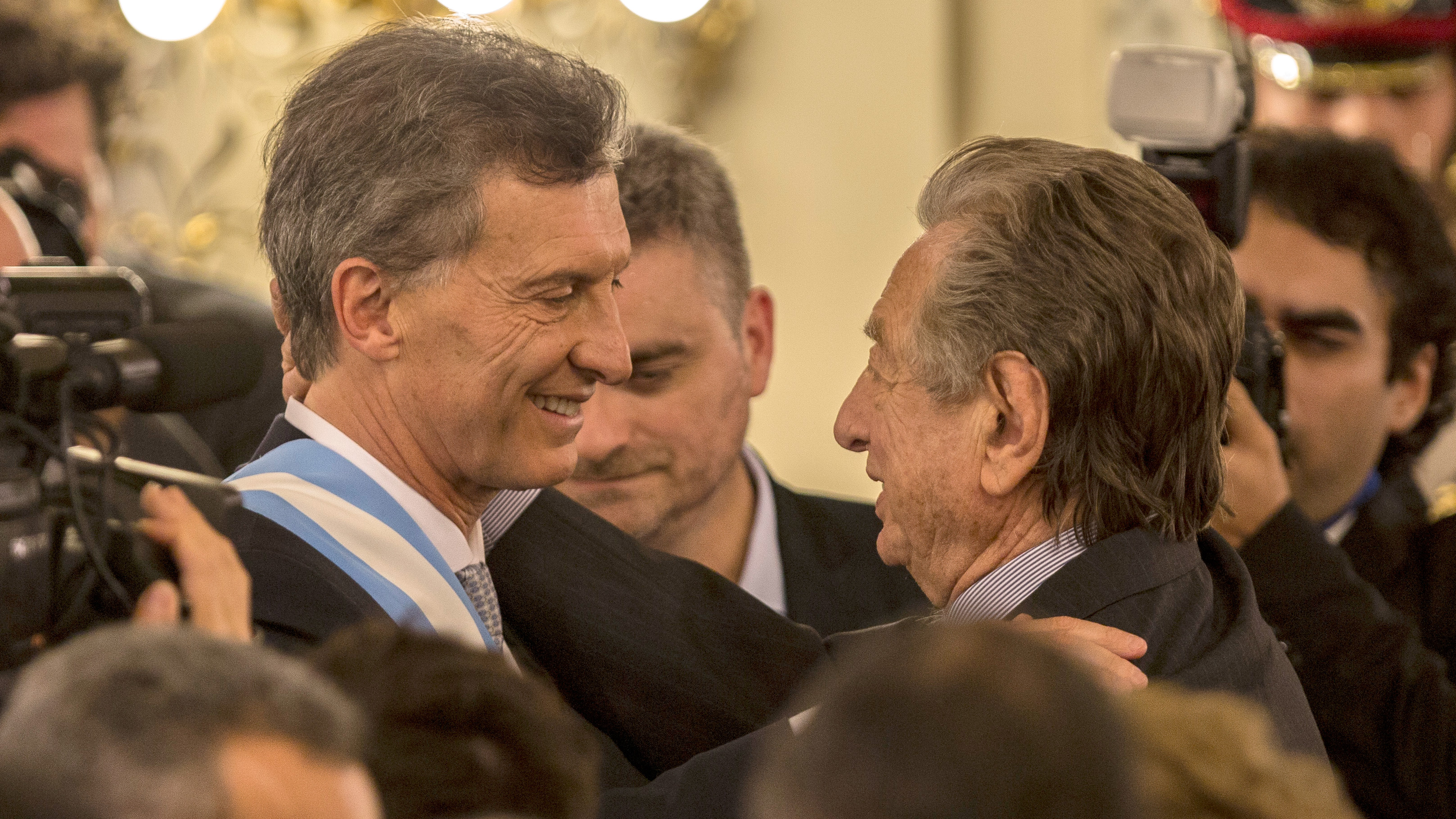 La historia de los Macri en el correo: despidos y endeudamiento millonario