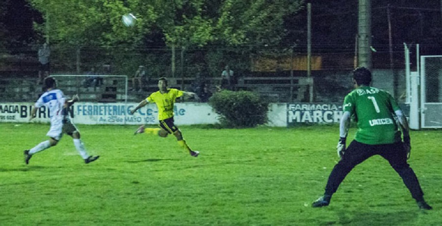 Unicen se trajo un punto de Azul que lo deja con chances de clasificación