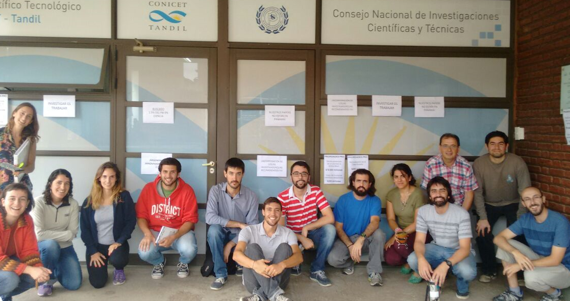 Jóvenes científicos de Unicén se suman al repudio contra el recorte en ciencia y técnica