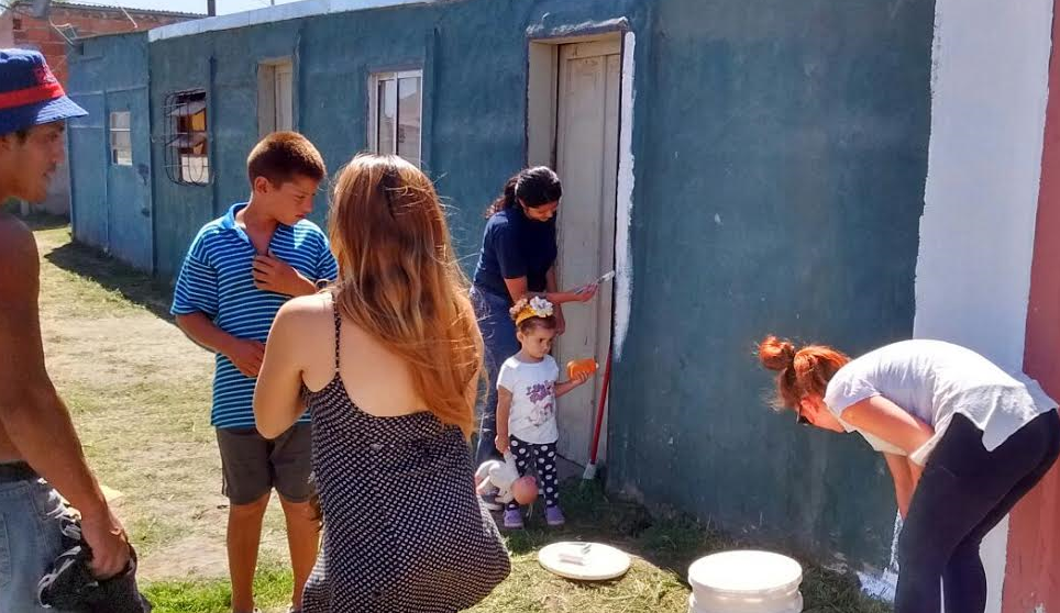 Jóvenes de la Movediza participaron de una jornada de mejoramiento del barrio