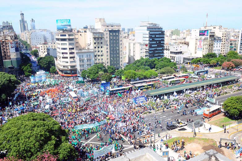 La CGT marcha a Plaza de Mayo en rechazo a la flexibilización laboral
