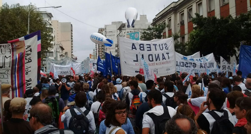 SUTEBA se solidariza con los docentes de Chubut y repudia la brutal represión