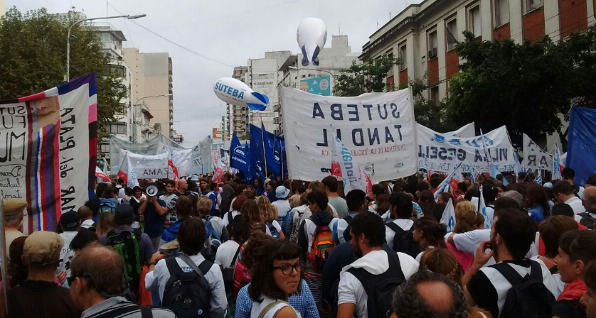 Suteba Tandil participa de la Marcha Federal Educativa