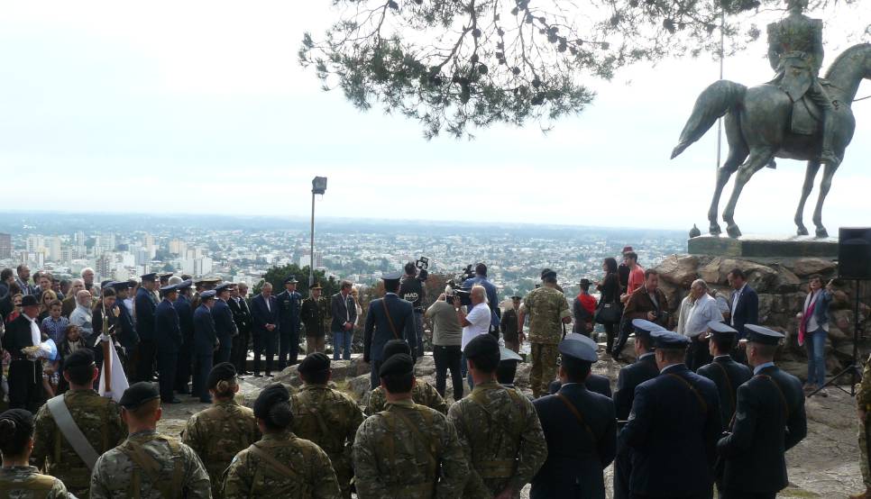 Autoridades realizaron el acto oficial del aniversario de Tandil en el monumento a Martín Rodriguez