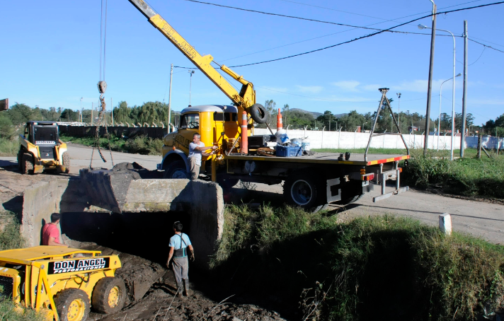 Avanzan con la obra de limpieza del conducto de Avenida Actis