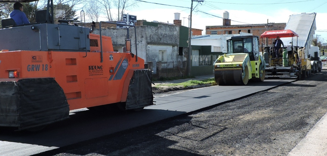 Adjudican obras de repavimentación en diez cuadras de diferentes barrios