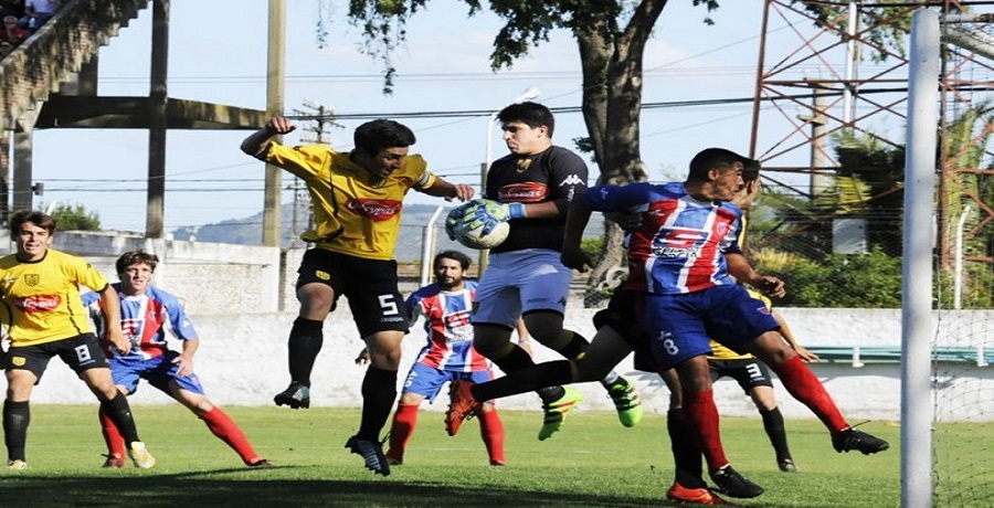 Sábado de fútbol en la Unión Regional Deportia