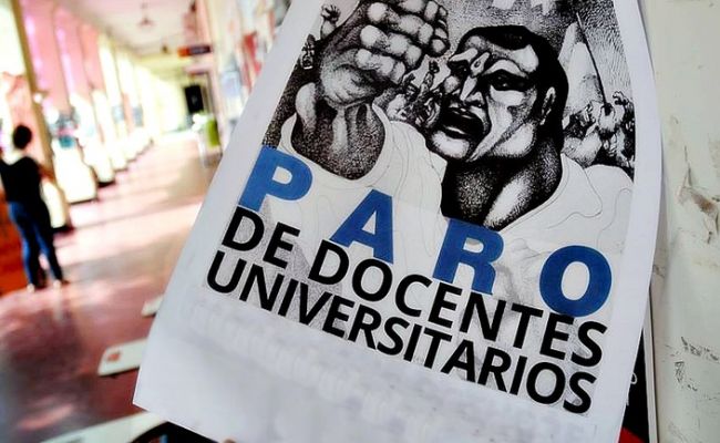 Docentes universitarios realizan un nuevo paro en reclamo de aumento salarial