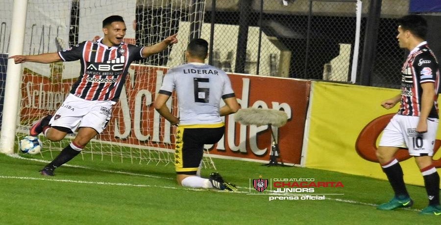 Chacarita goleó a Santamarina que sufre en las salidas de Tandil