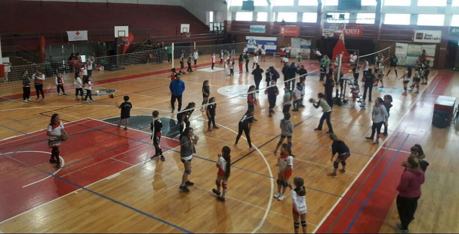 Con equipos de cuatro ciudades se llevo a cabo el Encuentro de Minivoley en Independiente