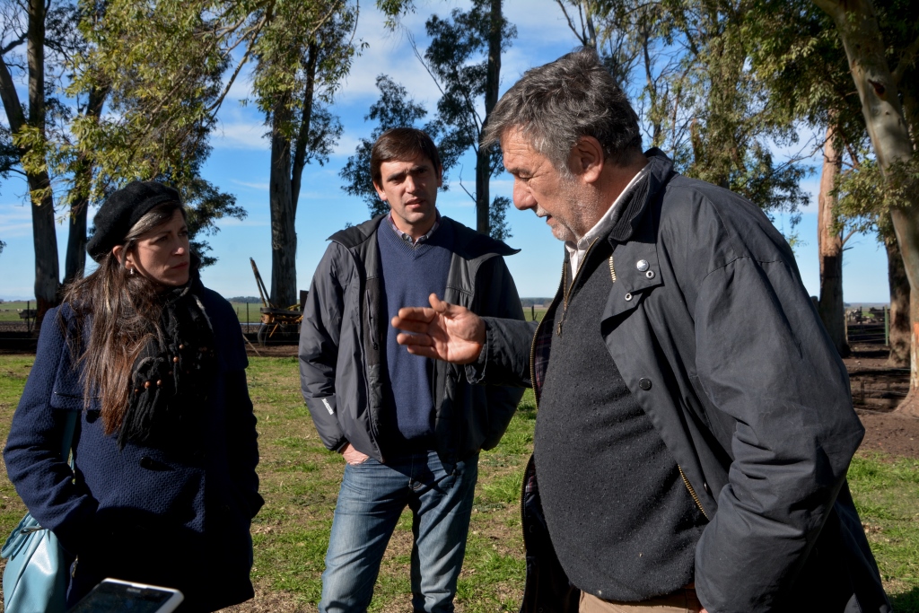 Rogelio Iparraguirre junto a Fernanda Vallejos visitaron una matricería y un tambo con serias dificultades productivas y de empleo