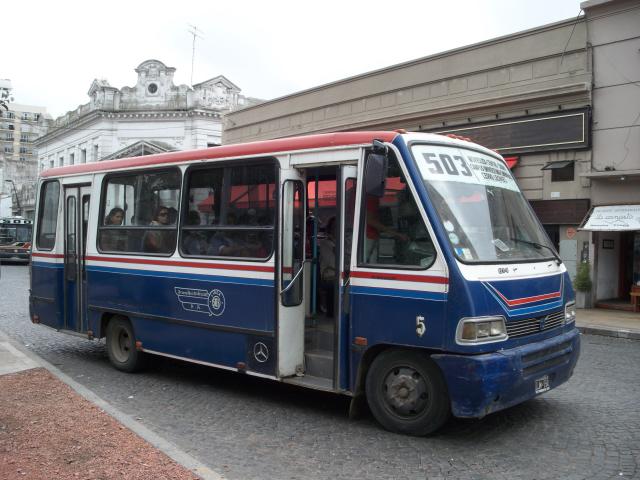 La línea de colectivos 503 (azul) modificó temporariamente su recorrido