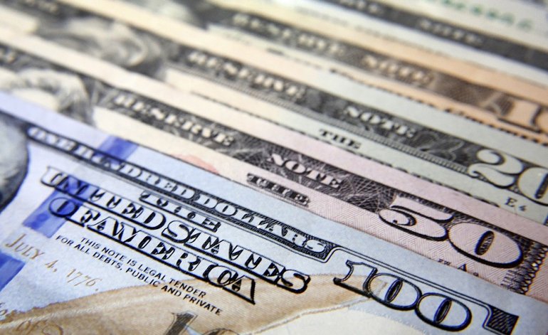 El dólar vuelve a pegar otro salto y marca un nuevo récord: $17,57