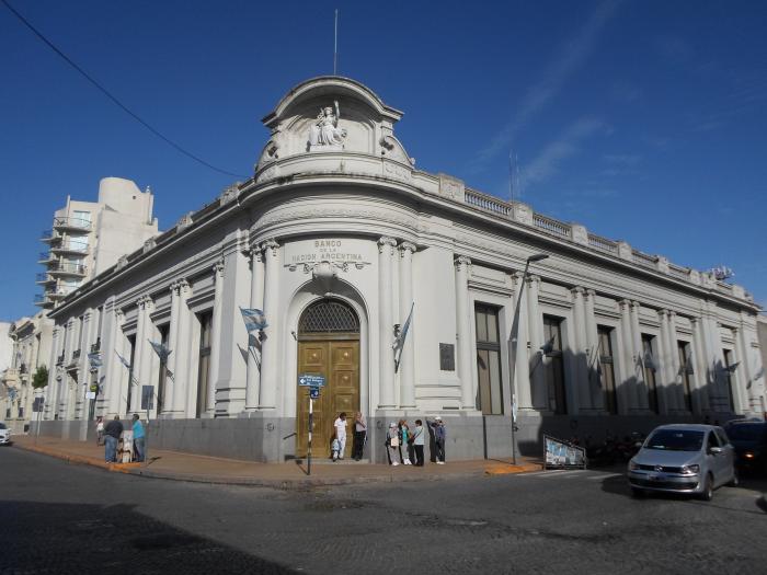 Bancarios paran este lunes y martes en rechazo de la propuesta salarial del 9 %