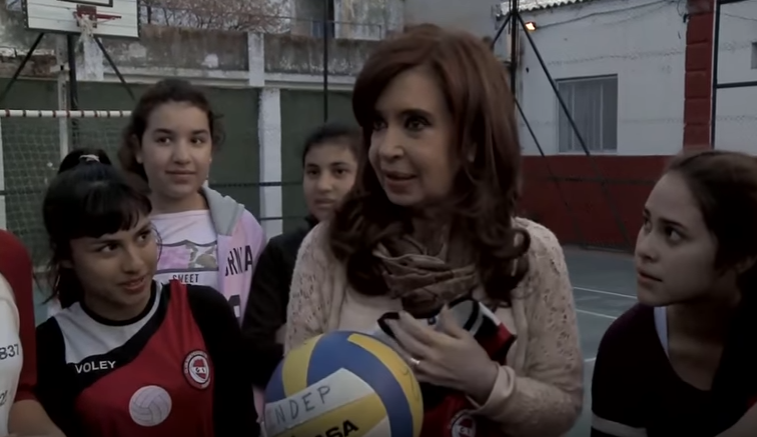 CFK a los clubes: «Viéndolos aguantando la tormenta perfecta me da esperanza de que vamos a salir»