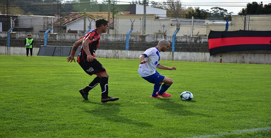 Federal B: Independiente entró dormido y Norberto de la Riestra lo aprovechó para llevarse los puntos de Tandil