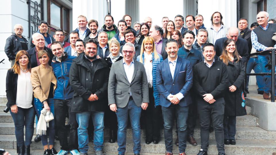 Un ensayo de unidad peronista con un homenaje a Cafiero