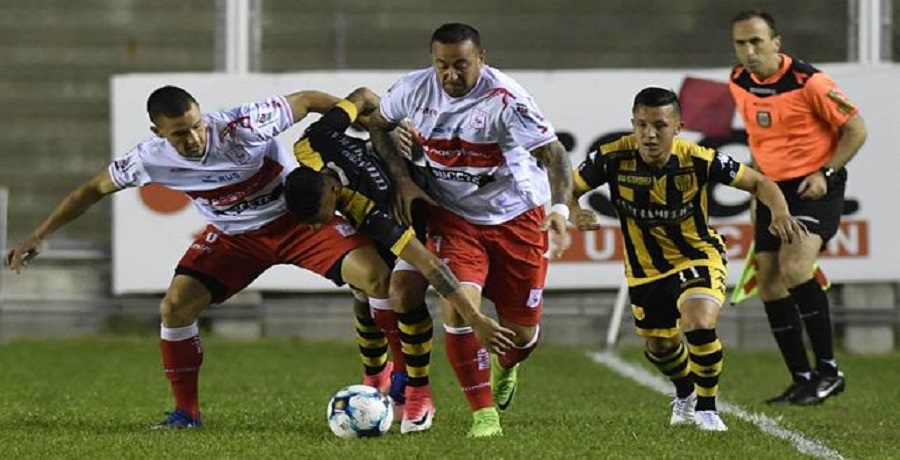 Santamarina no encontró el fútbol y perdió ante Morón