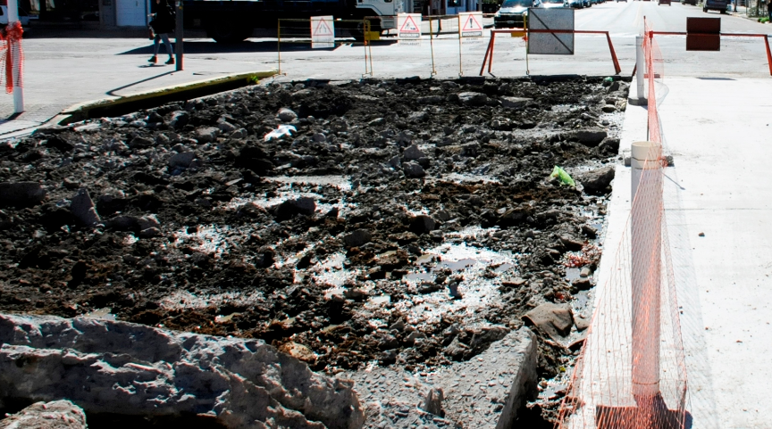 Lunghi realiza todas las obras viales juntas por la campaña y el tránsito es un caos