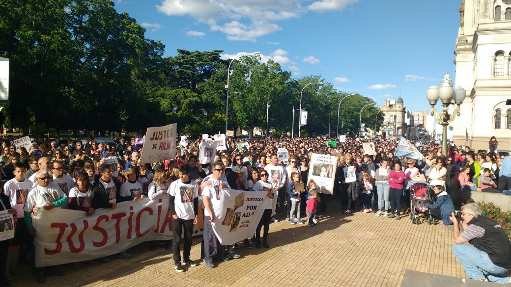 Con una marcha silenciosa, miles de vecinos acompañaron a la familia de Ailín en reclamo de justicia