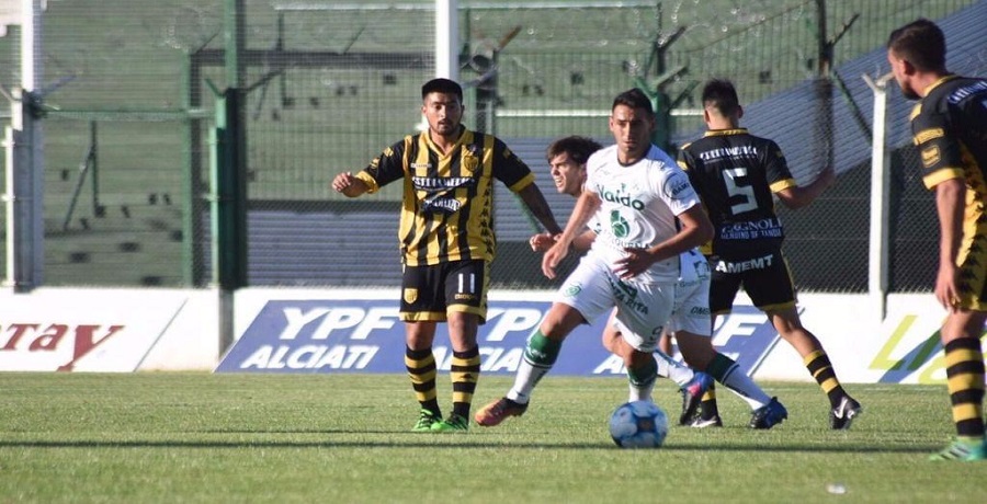 Santamarina sobre el final se lo empató a Sarmiento para festejar un punto importante