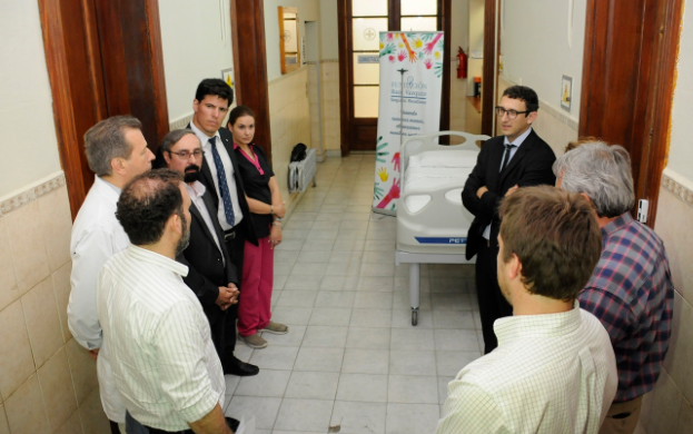 El Hospital Santamarina recibió la donación de dos nuevas camas automáticas de última generación