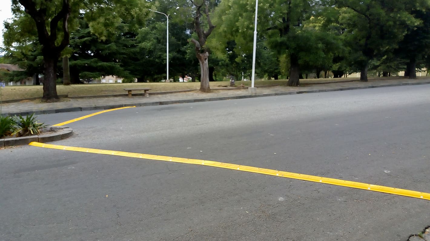 Por las picadas, instalaron reductores de velocidad en la subida del Parque Independencia