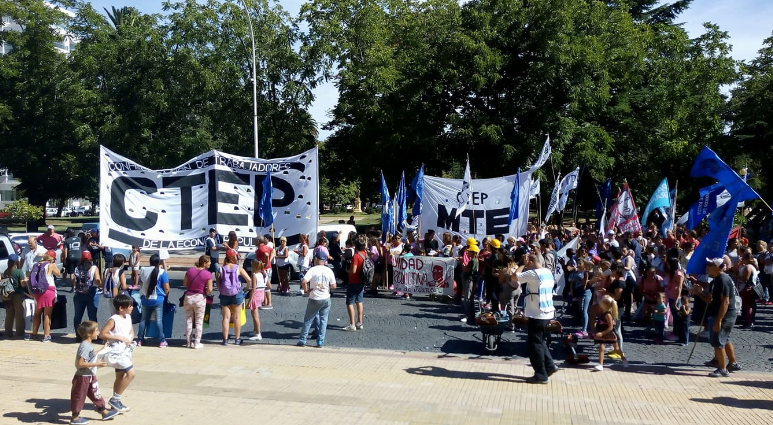 La CTEP se movilizó al Municipio en reclamo de respuestas para la economía popular