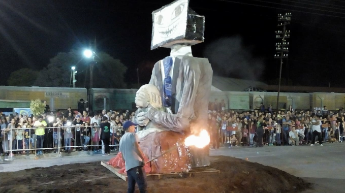Con la tradicional quema del Rey Momo, finalizó el Carnaval en Tandil