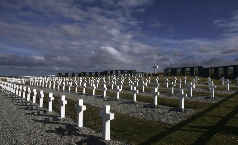Guerra de Malvinas: Familiares de caídos viajan a reconocer las tumbas