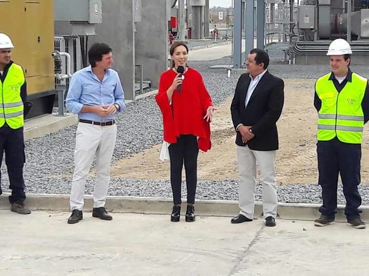 Sin acceso a la prensa y con protesta de ambientalistas, Vidal inauguró la Termoeléctrica de Barker