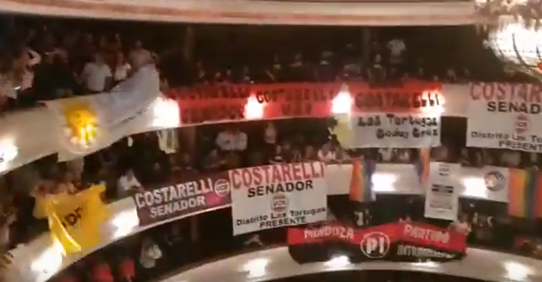 VIDEO: Militantes de la UCR cantaron «el hit del verano» contra Macri