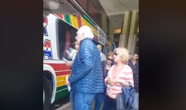 VIDEO: Nuevamente el represor Julio Méndez viajaba solo en un colectivo de línea