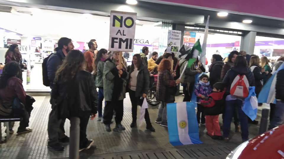 Este martes se realizó el «banderazo» por la Educación Pública