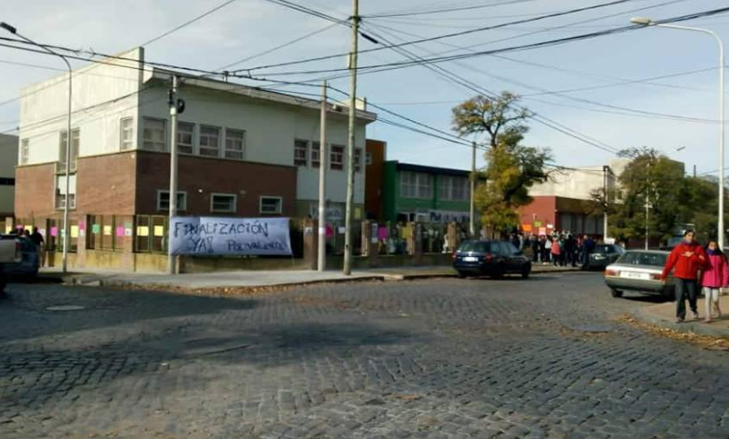 La comunidad educativa de Polivalente protesta este sábado por la finalización de la obra