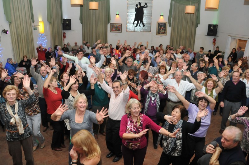 Sábado de Bailongo en el Centro Tandilense de Jubilados y Pensionados